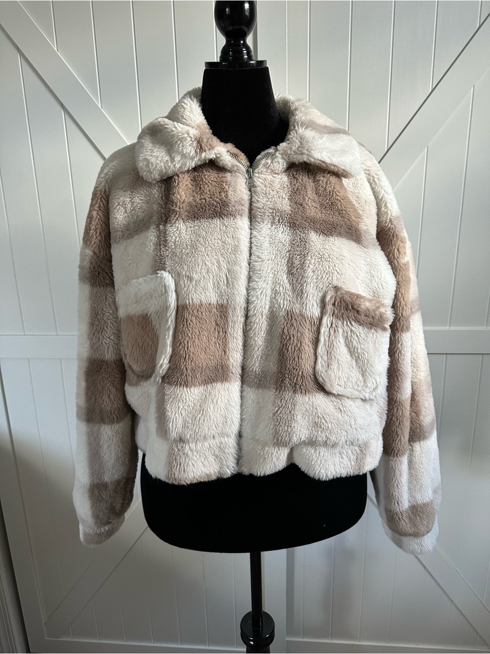 Alter’d State Women’s Large Faux Fur Checkered Cropped Jacket Oversized Plush